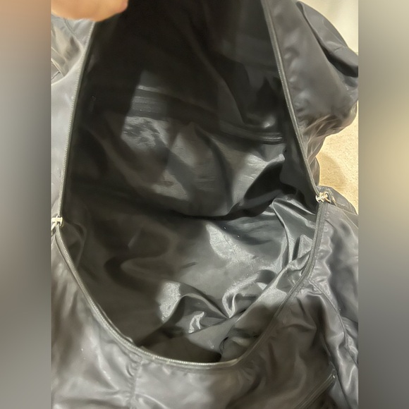 PUMA Black Nylon Gym/Overnight Shoulder Bag- Large (Pre-loved) - Picture 12 of 16